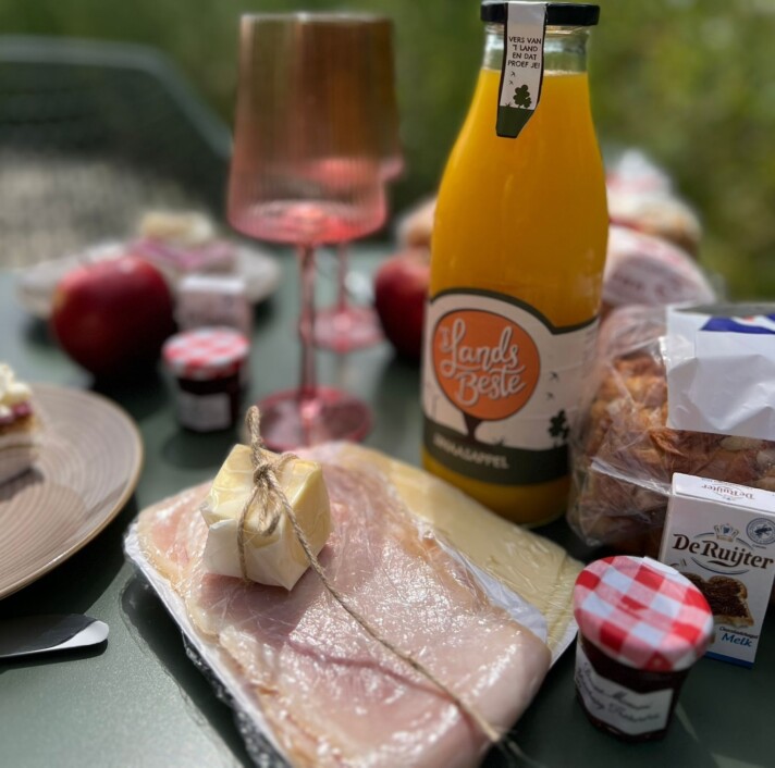 Kleinschalig vakantiepark aan het water in Friesland - Vakantiepark Ljeppershiem - Ontbijtmand